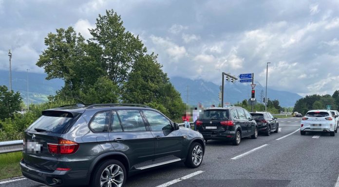 Auffahrkollision zwischen drei Autos