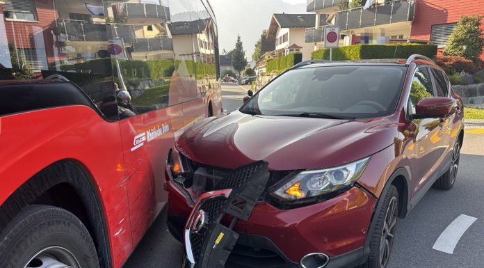 Kollision Personenwagen mit Bus