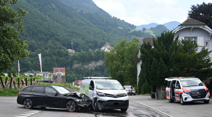 Zwei leicht Verletzte nach Kollision