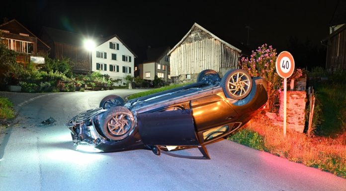 Selbstunfall: Auto überschlug sich