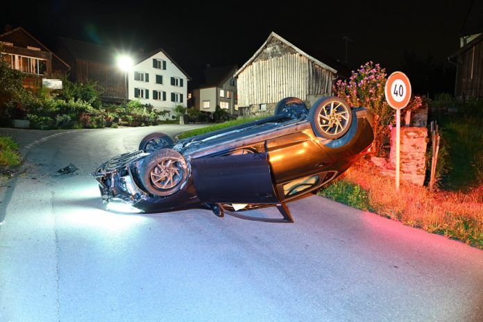 Auto auf Dach Malans 1