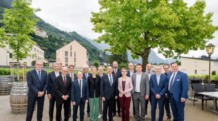 Regierung und LIHK-Vorstand im Dialog