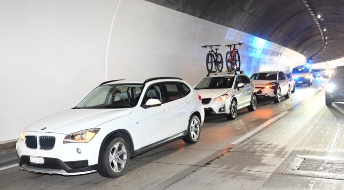 Auffahrkollision mit vier Autos