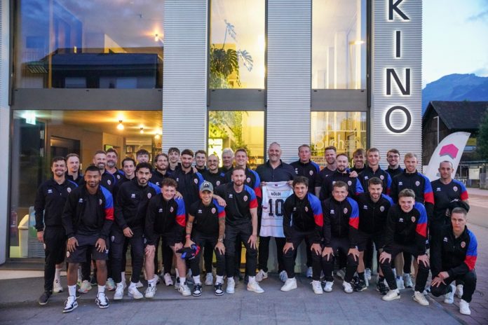 20250902_Teamevent-FL Nationalmannschft mit Göldi Schwinger-Legende.jpg04004