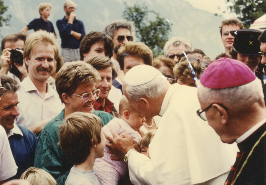 «Hoi Papst» – «Hoi zemma!»