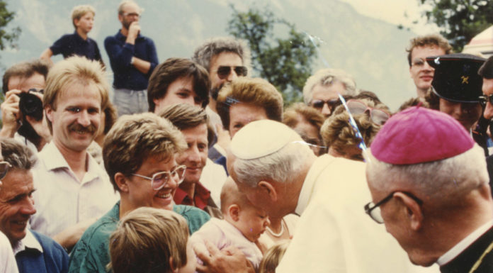 «Hoi Papst» – «Hoi zemma!»:Wie der Papst mit der liechtensteinischen Jugend feierte