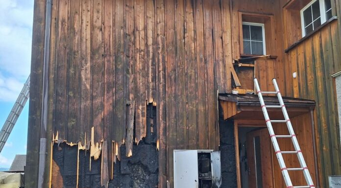 Fassadenbrand mit grösserem Schaden