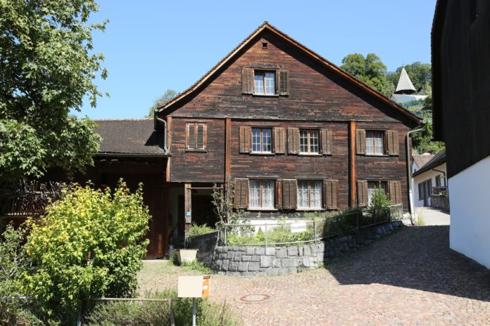 Torkel Triesen, Denkmal-Triesen_Dorfstrasse 67.JPG