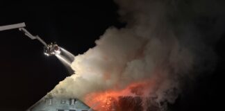 Holzschopf und Wohnhaus in Brand geraten