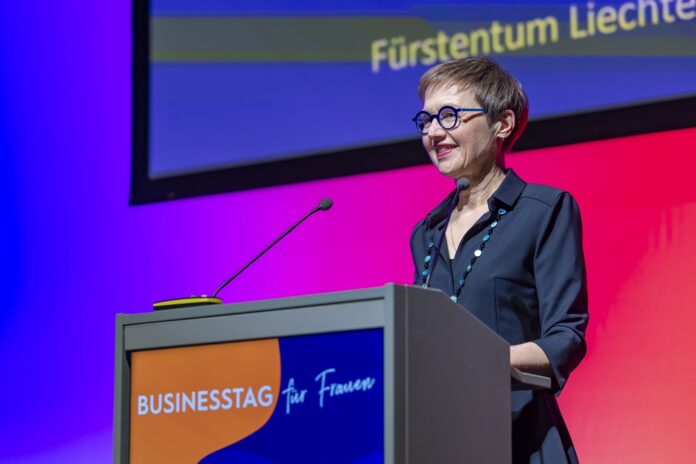 - FOTO & COPYRIGHT: DANIEL SCHWENDENER