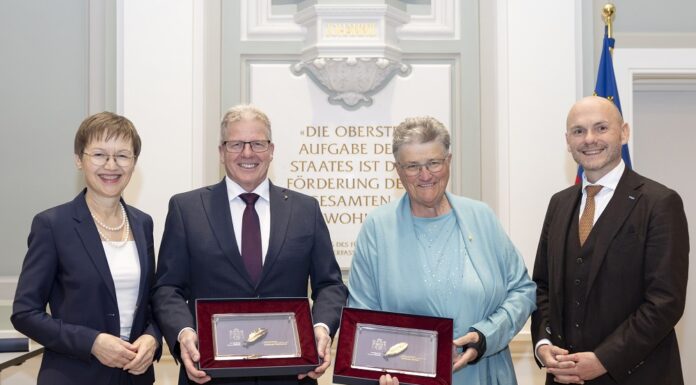 Goldenes Lorbeerblatt an Johannes Wohlwend und Silfriede Marxer verliehen