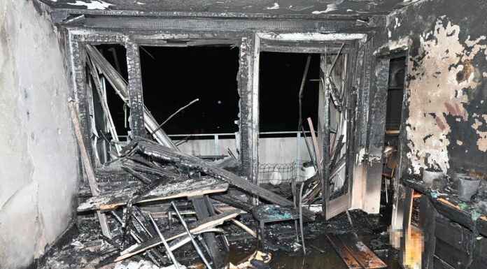 Brand in Wohnblock – leblose Person vorgefunden