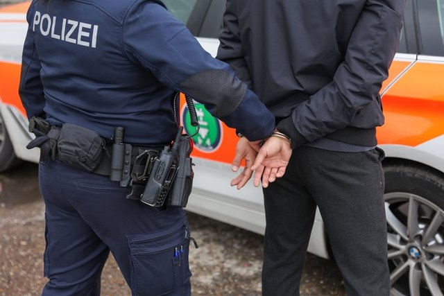 Festnahme_nur_H-nde_3