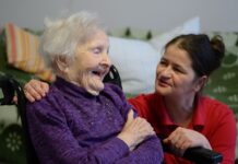 Aufsuchende Sozialbegleitung: Projekt gegen Einsamkeit im Alter