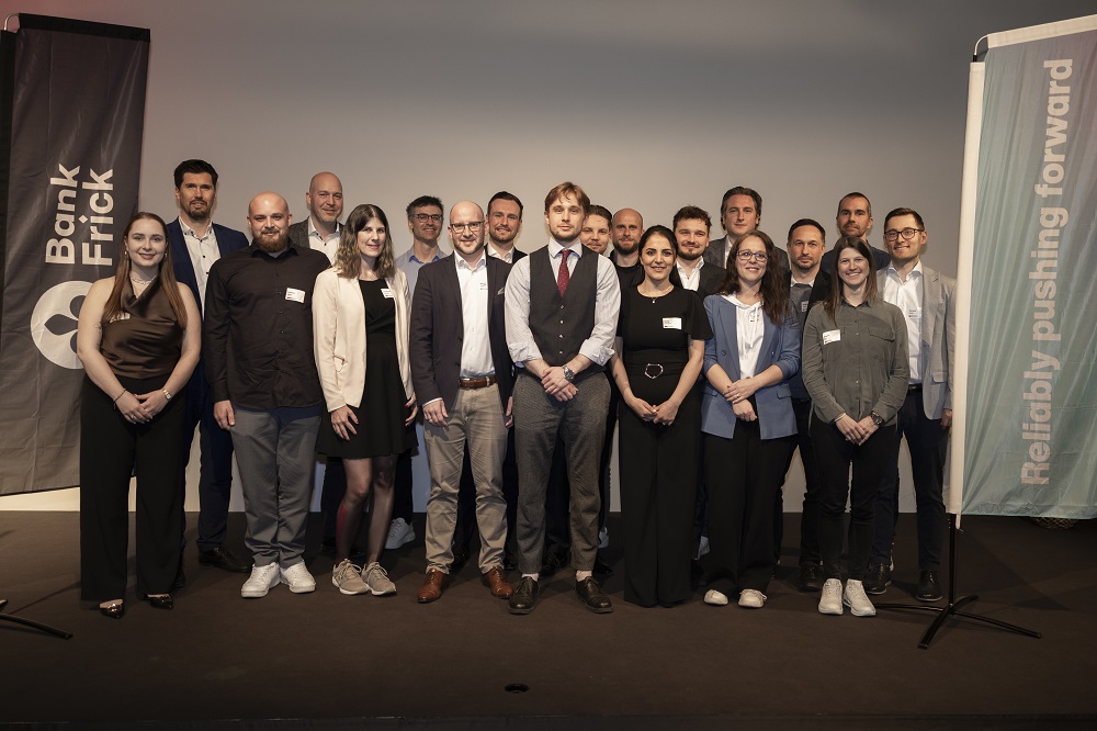 Gruppenbild Diplomfeier Blockchain und FinTech 13.03.2026