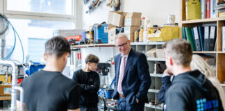 Regierungsräte Daniel Oehry und Hubert Büchel besuchen BerufsCHECK-Woche 2026