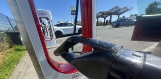 Errichtung von Aufladegeräten für Elektroautos
