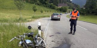Mofa-Fahrer bei Autounfall schwer verletzt