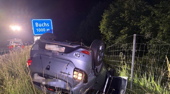 Buchs: Auto überschlagen