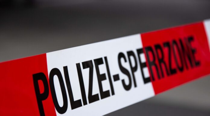 Niedergeschlagen und Bargeld geraubt