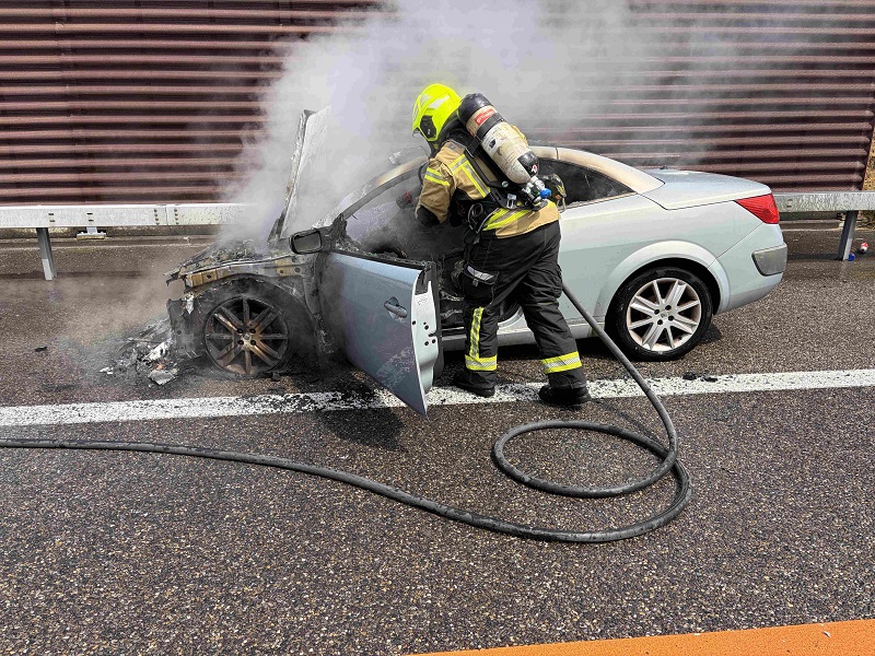 Auto in Vollbrand