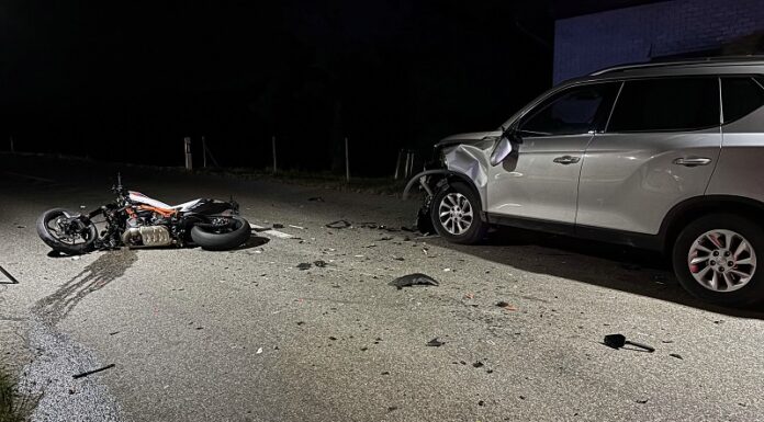 Frontalkollision: Motorradfahrer schwer verletzt