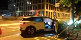 Polizeibeamte verletzt und mit Auto geflüchtet