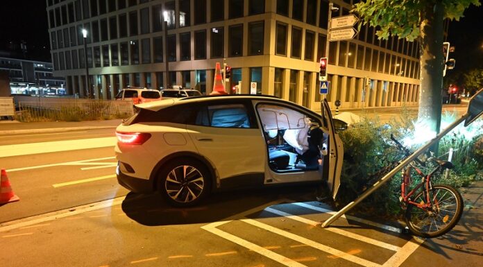 Polizeibeamte verletzt und mit Auto geflüchtet