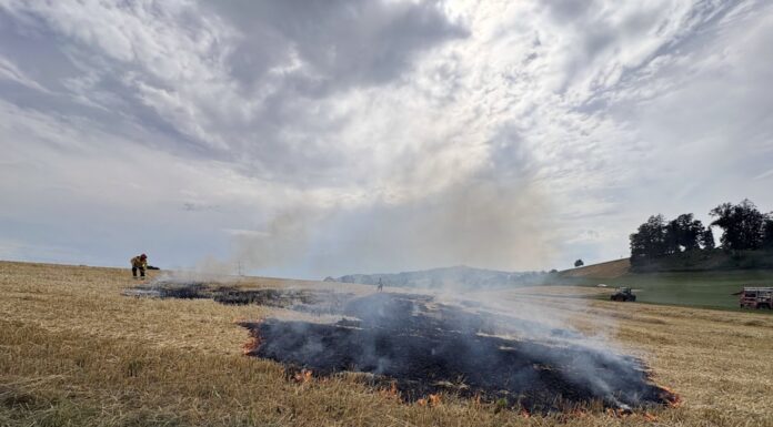 Wittenbach: Ballenpresse in Brand geraten