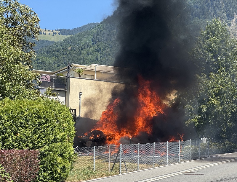 Wohnmotorwagen in Vollbrand Schaan_2 (002)