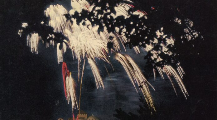 Staatsfeiertag und Höhenfeuer: Seit 1956 brennt am Staatsfeiertag eine Feuerkrone auf Tuass
