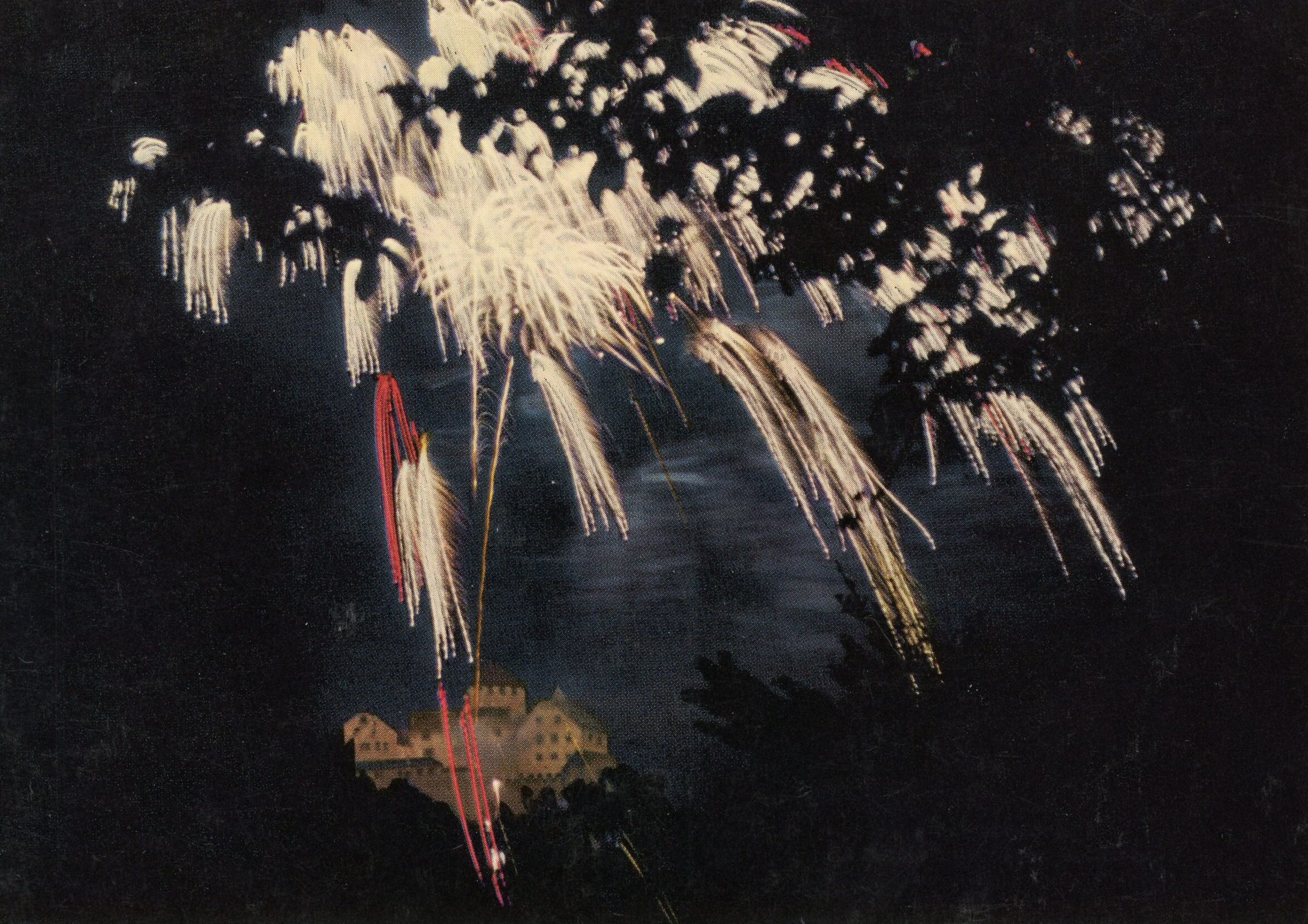 Feuerwerk über Schloss Vaduz anlässlich des 50. Geburtstages S.D. Fürst Franz Josef II. / 15. August 1956 / Copyright: Hellmut Heering; Quelle: Liechtensteinisches Landesarchiv / Vaduz; B 271/022/001