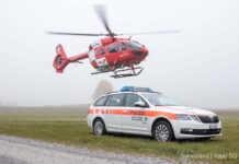 Autofahrer in lebensbedrohlichem Zustand ins Spital geflogen