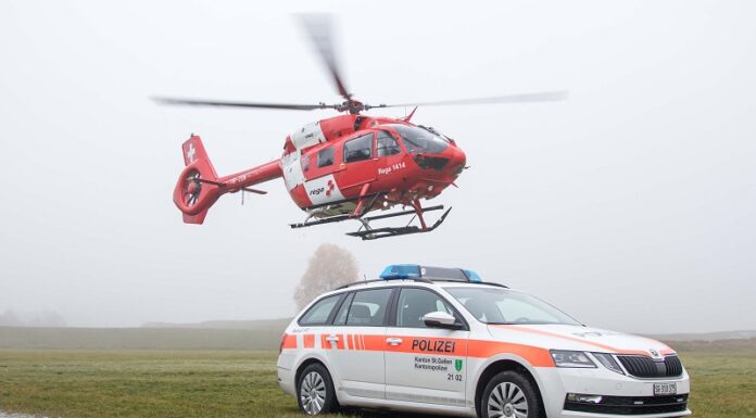 Autofahrer in lebensbedrohlichem Zustand ins Spital geflogen