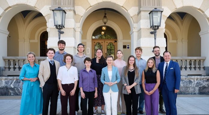 Internationale Medienakademie zu Besuch bei Regierungschefin Brigitte Haas