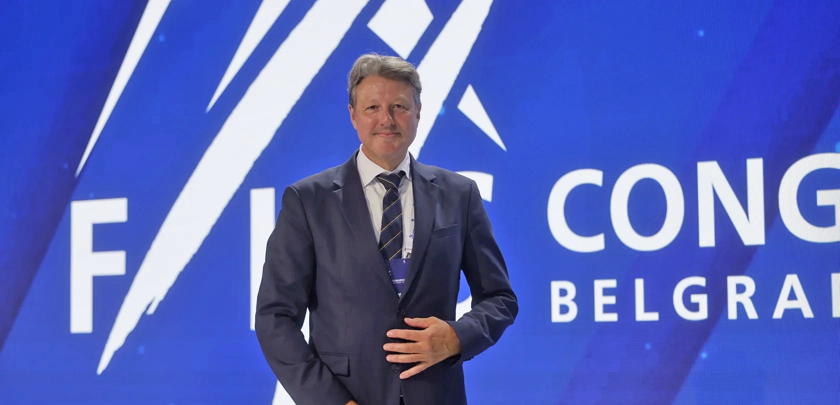 Der neu gewählte FIS-Präsident Alexander Ospelt auf dem 57. FIS-Kongress 2026 in Belgrad, Serbien.