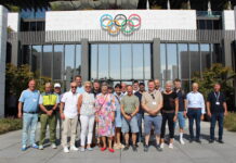 Liechtensteinische Olympionik*innen beim Wall Signing in Lausanne