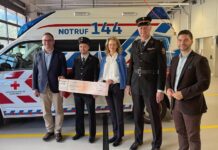 Freiwillige Feuerwehr Gamprin übergibt Spende von 5000 Franken an das Liechtensteinischen Roten Kreuz