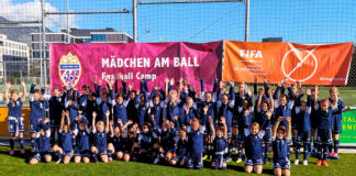 Mädchen am Ball Camp gut besucht