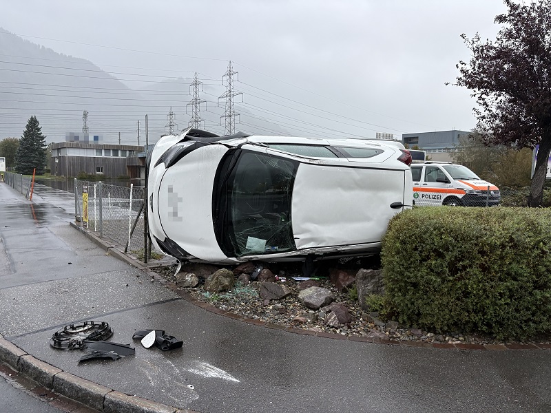 Auto überschlägt sich-Schänis
