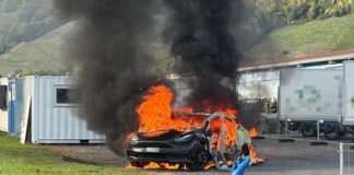 Auto vollständig ausgebrannt!