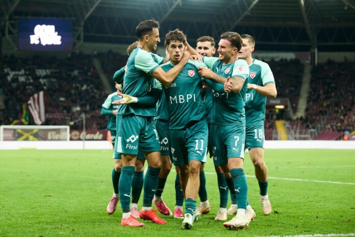 TELEGRAMM Servette FC – FC Vaduz 2:1 (1:0) Stadion: Stade de Genève, Lancy Zuschauer: 6'850 Schiedsrichter: Luca Cibelli Tore: 15.min. 1:0 Thomas Lopes; 77.min. 1:1 Lutfi Dalipi (Vorbereitung: Dejan Djokic); Minute: 2:1 Kingstone Mutandwa Servette FC: Gertmonas; Houboulang Mendes, Rouiller, Burch, Mazikou; Simo (70. Douline), Pedro Naressi; Lambourde (70. Ouattara), Lopes (78. Njoh), Karlsson (90. Allix); Mutandwa. FC Vaduz: Schaffran; Hasler (73. Beeli), Lang, Berisha, Schwizer; Mack (34. Walker); Stark (73. Eberhard), Cocic, Cabrera (60. Djokic); Dalipi, Monsberger (73. Kasper). Gelbe Karten: Mendes (12.), Rouiller (24.), Naressi (25.) / Cocic (37.), Stark (50.), Hasler (61.).